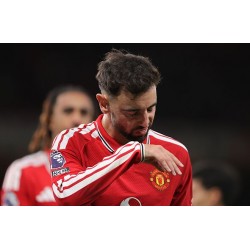 Bruno Fernandes begint opnieuw spijt te krijgen van zijn beslissing om bij Manchester United te blijven Bruno Fernandes begint opnieuw spijt te krijgen van zijn beslissing om bij Manchester United te blijven